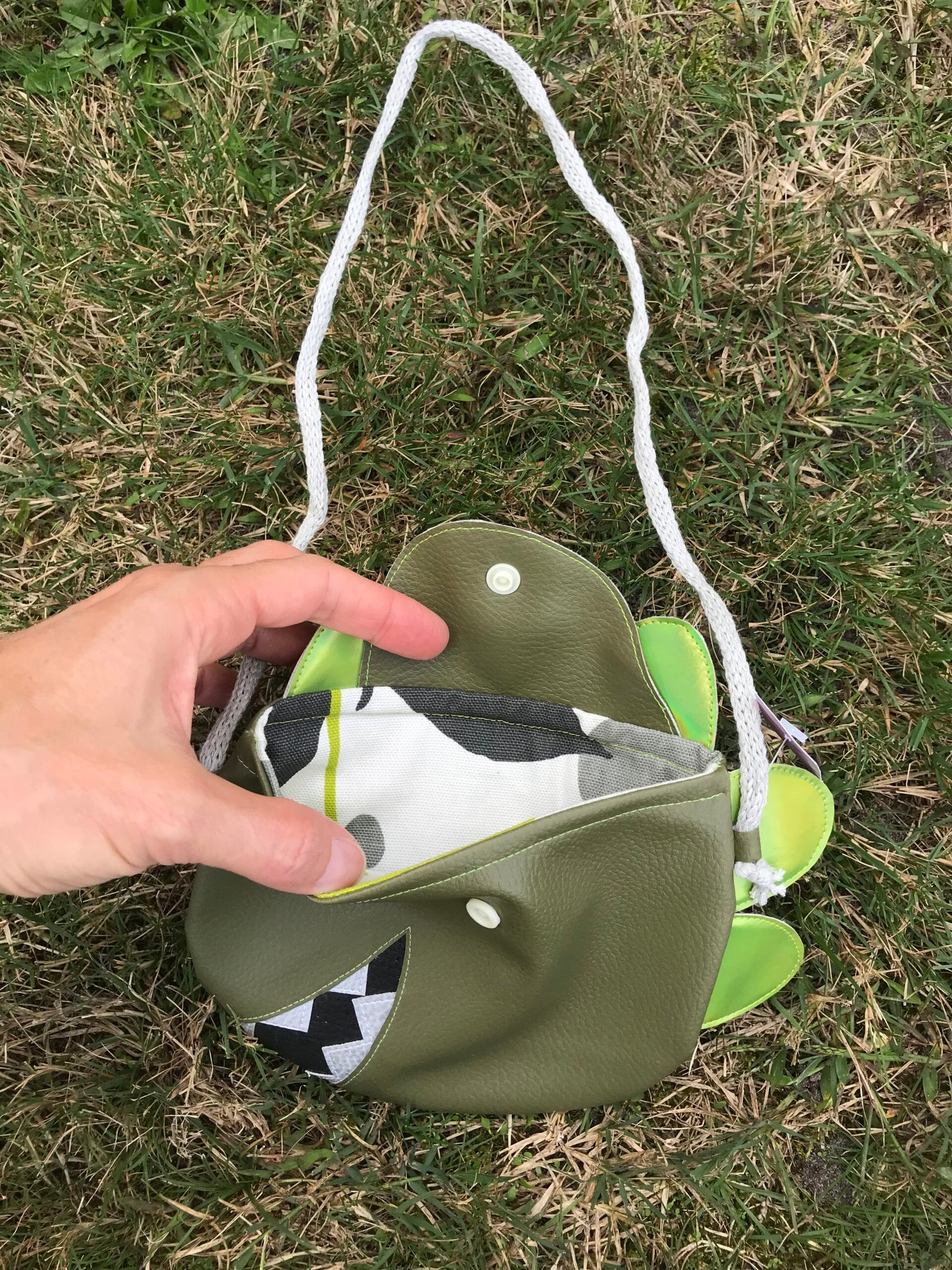 Mini sac Dino Kaki – Image 2